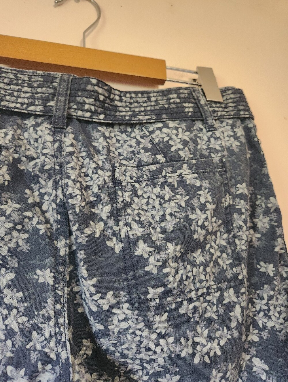 Calvin Klein Jeans Y2K Blue Floral Belted Utility Shorts Size 4 EUC Like New - Picture 6 of 12